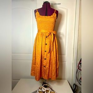 Darling gold polka dot midi summer dress! Size medish